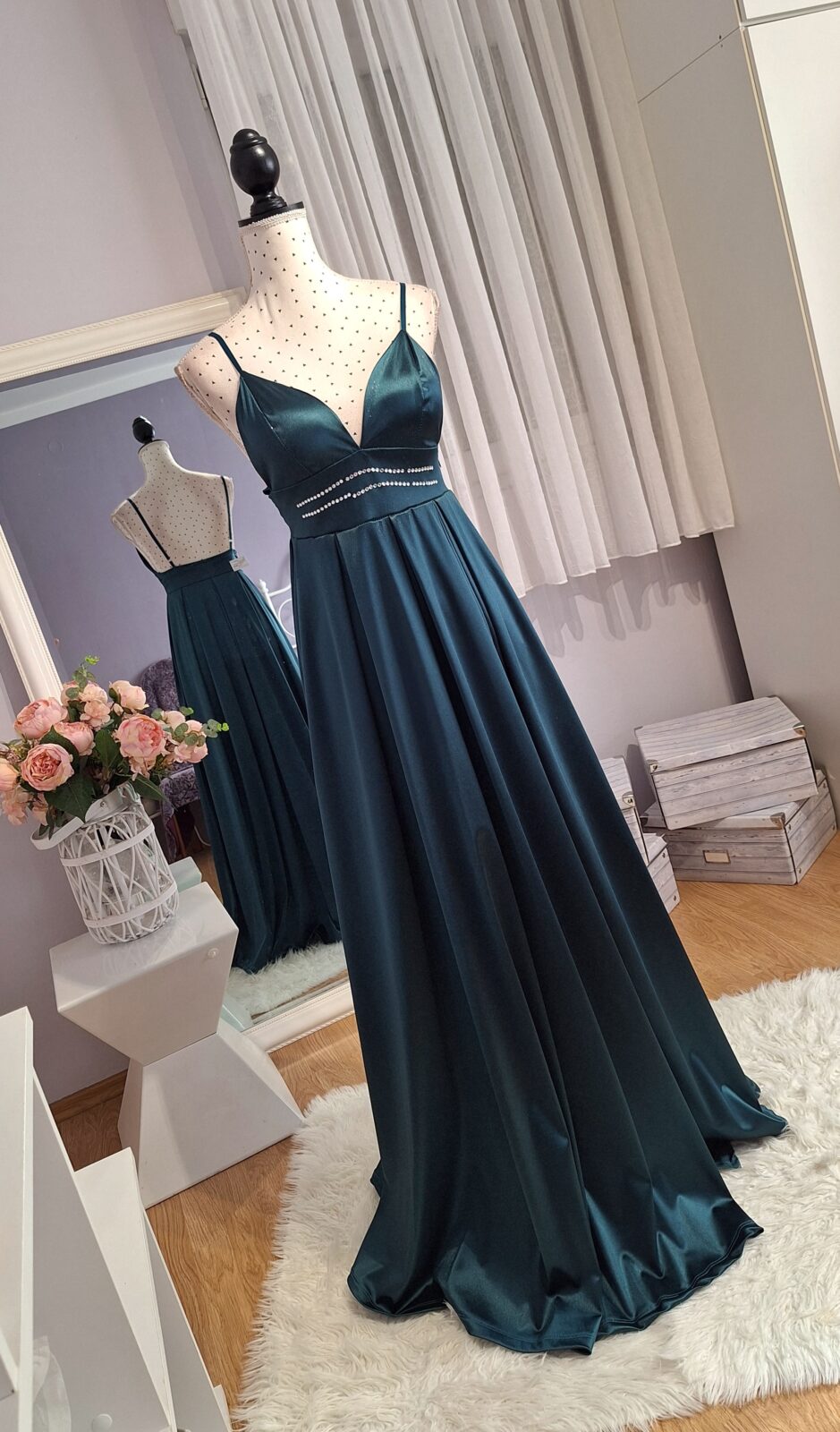 371. haljina duga smaragdno zelena s rasporkom, uni XS-M, MPC 52,00 € rastezljiva u grudima 70-95 cm, ispod grudi 65-80 cm, duljina 140-150 cm (2)