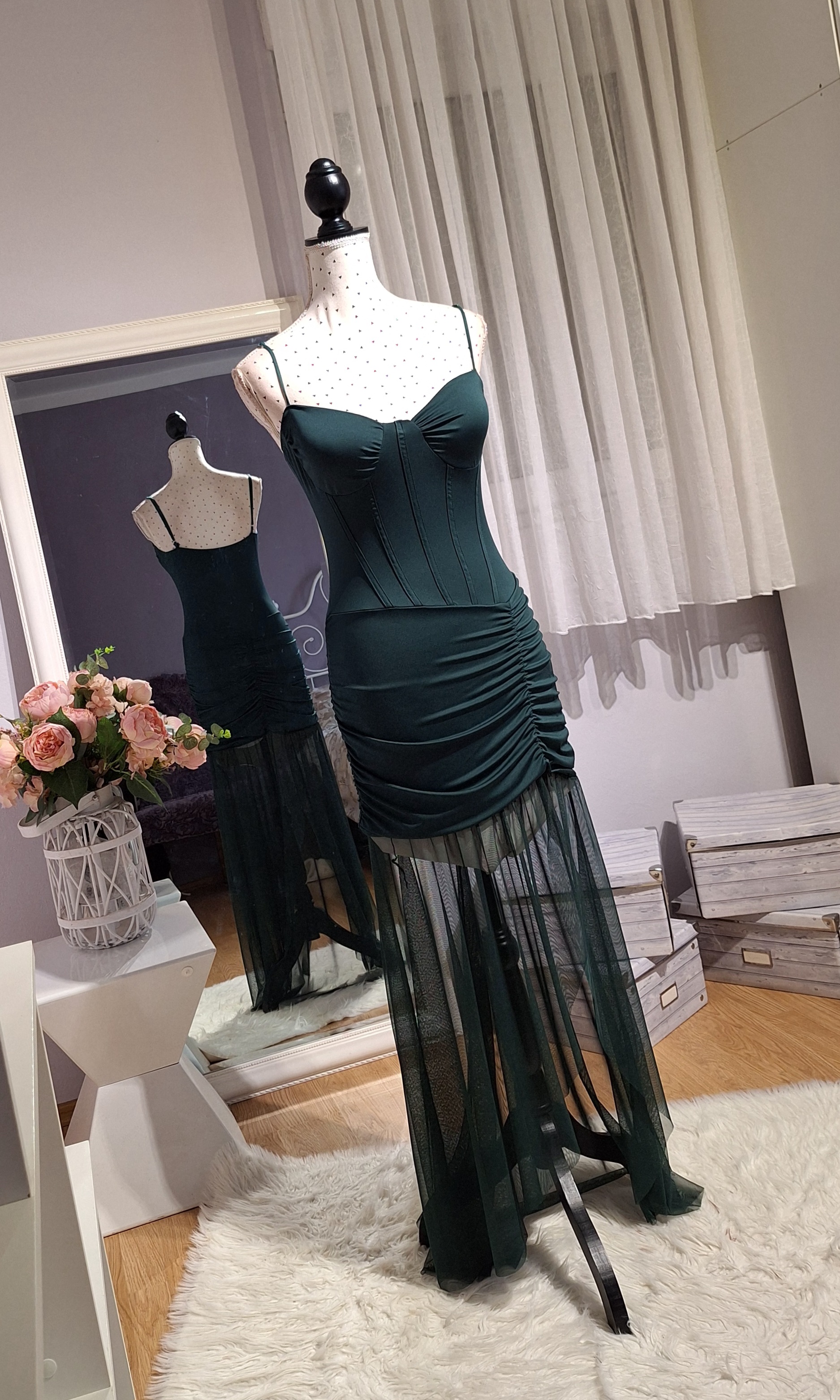 506. Haljina kratka smaragdno zelena s tilom, uni S-L, MPC 35,00 € grudi 85-105 cm, struk 70-85 cm, bokovi 85-105 cm, duljina 145-150 cm s tilom, 70-75 do tila (2)