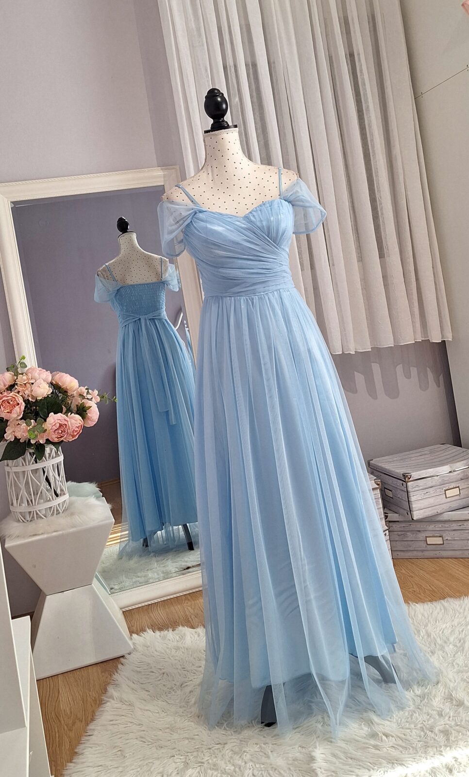 453. haljina duga svijetlo plava sa šljokicama, uni S-L, MPC 59,00 € rastezljiva u grudima 75-100 cm, duljina 150 cm (2)