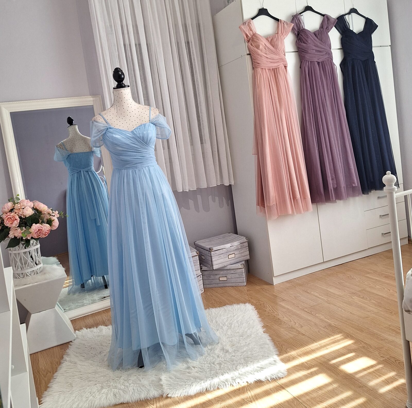 453. haljine duge raznih boja sa šljokicama, uni S-L, MPC 59,00 € rastezljive u grudima 75-100 cm, duljina 150 cm