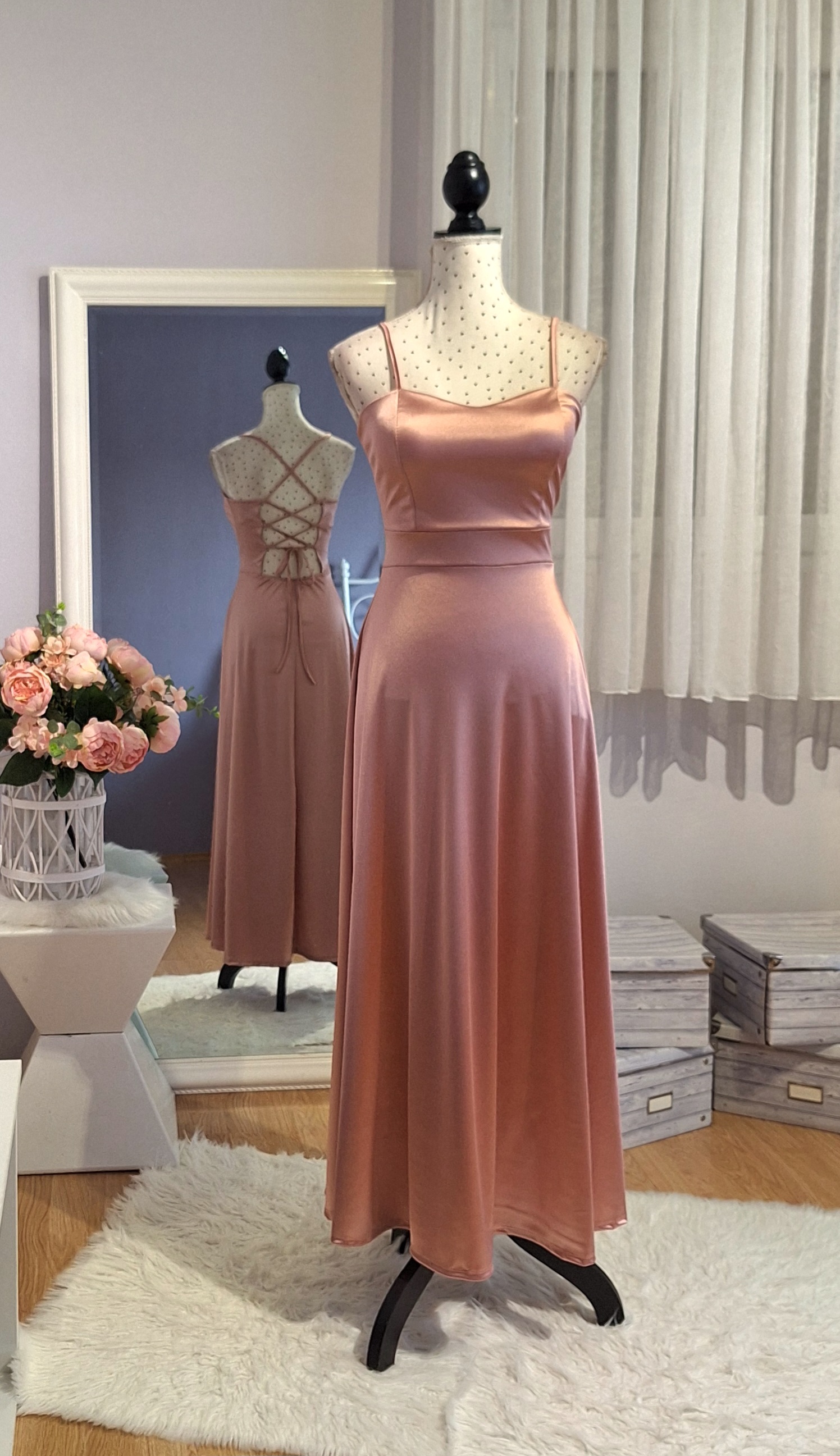 468. haljina midi prljavo roza na vezanje, uni XS-L, MPC 33,00 € rastezljiva u grudima 70-100 cm, 10 cm ispod grudi 70-80 cm, duljina 140 cm Haljina midi roze boje na vezanje