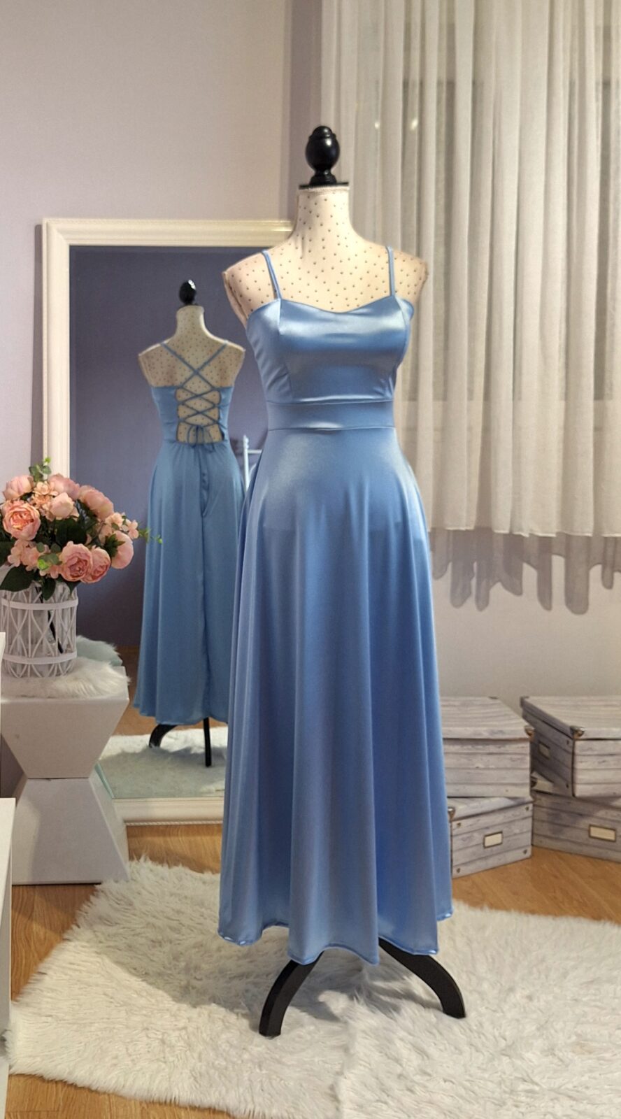 468. haljina midi svijetlo plava na vezanje, uni XS-L, MPC 33,00 € rastezljiva u grudima 70-100 cm, 10 cm ispod grudi 70-80 cm, duljina 140 cm Haljina midi svijetlo plave boje na vezanje