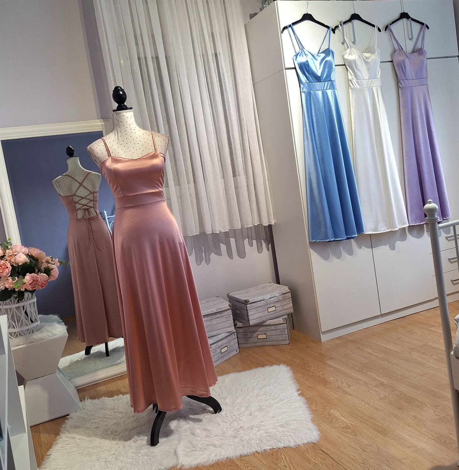 468. haljine midi raznih boja na vezanje, uni XS-L, MPC 33,00 € rastezljiva u grudima 70-100 cm, 10 cm ispod grudi 70-80 cm, duljina 140 cm