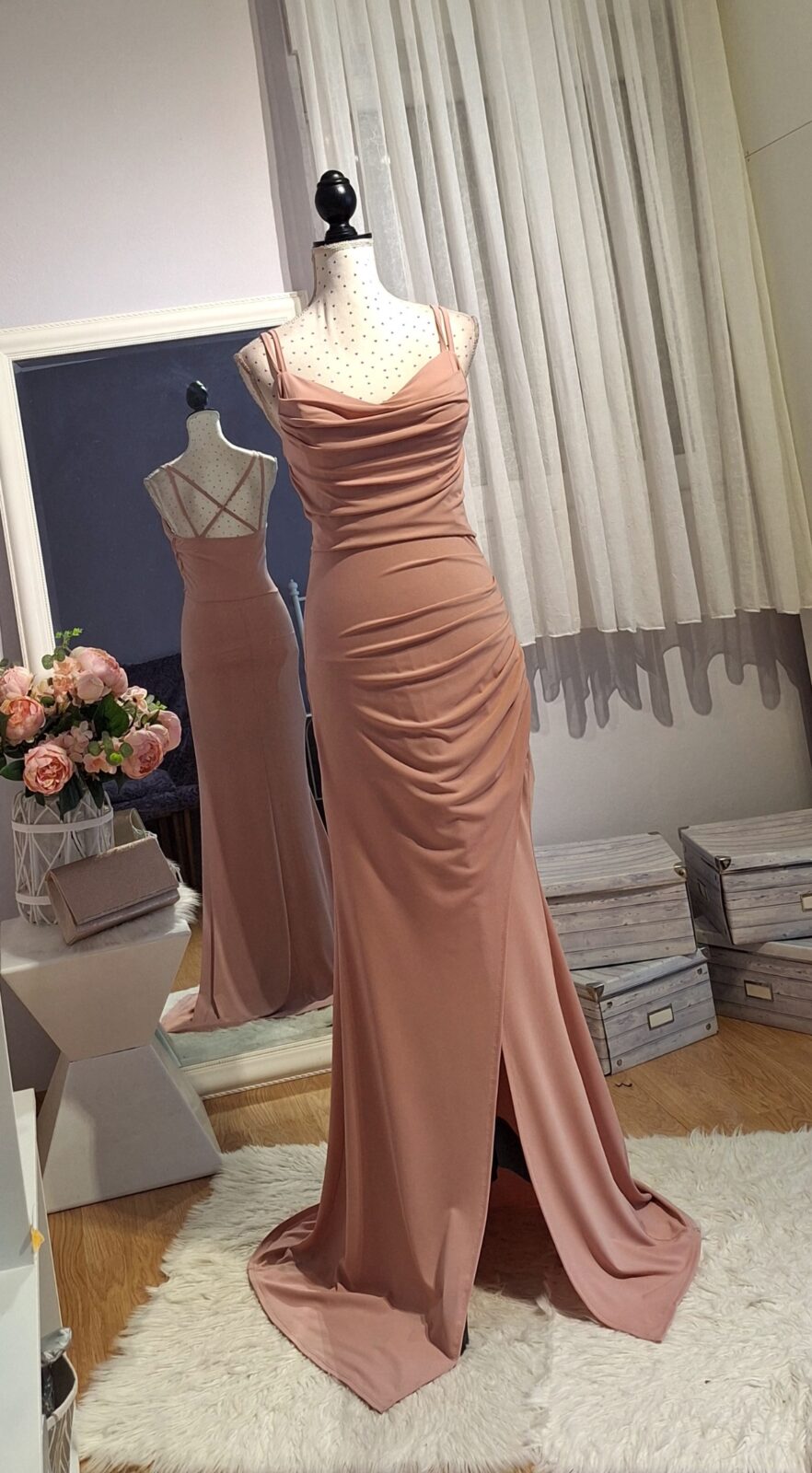 398. Haljina duga prljavo roza sa šljokicama, uni M-XL, MPC 30,00 €,