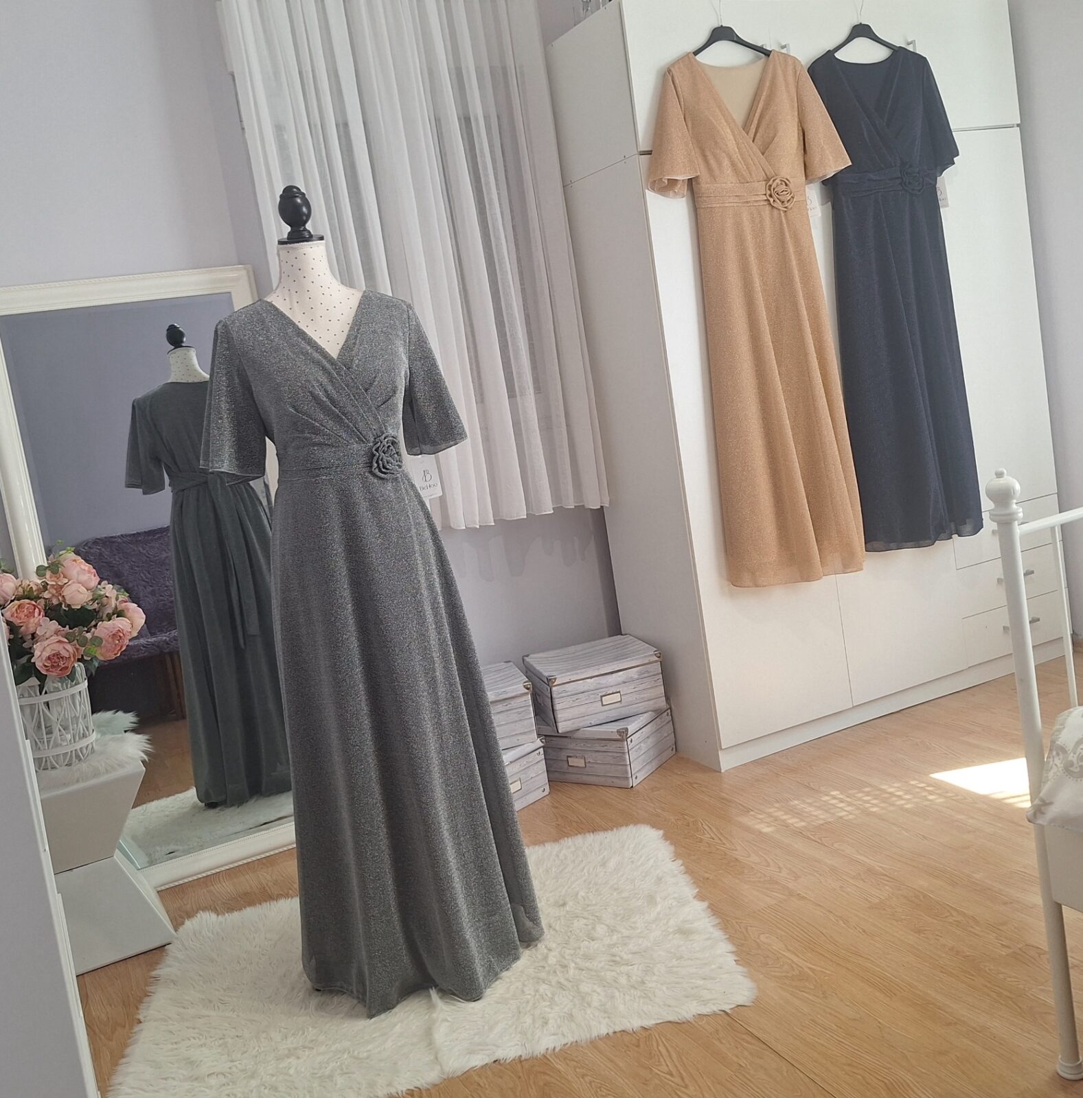 284. Haljine duge razne boje sa šljokicama, uni L-3XL, MPC 63,00 €, (2)