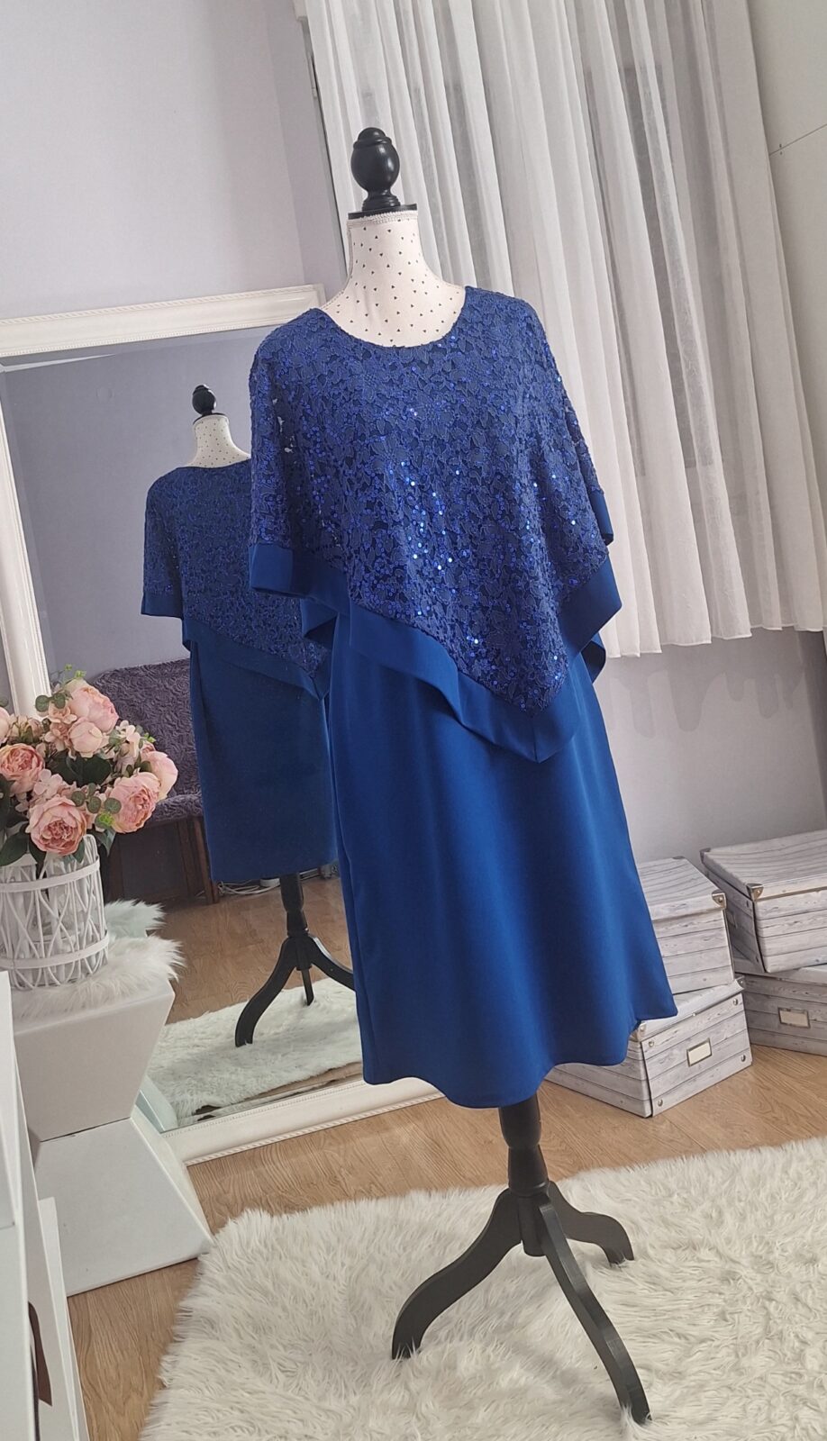 429. Haljina kratka kralj.plave boje sa svj.ukras., uni XL-4XL, MPC 29,00 €,