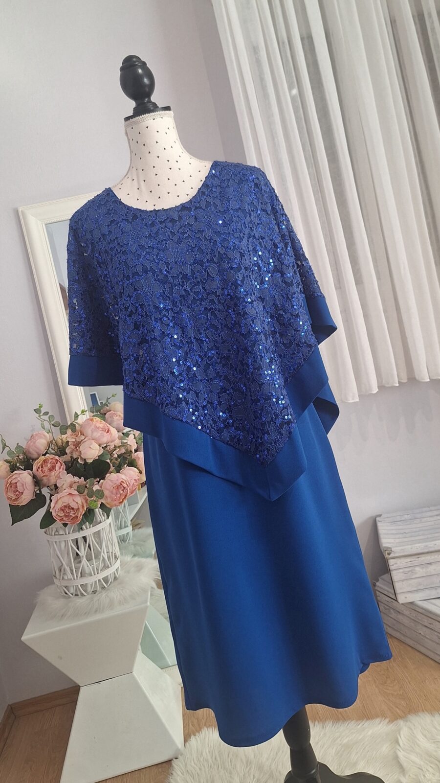 429. Haljina kratka kralj.plave boje sa svj.ukras., uni XL-4XL, MPC 29,00 €, (2)