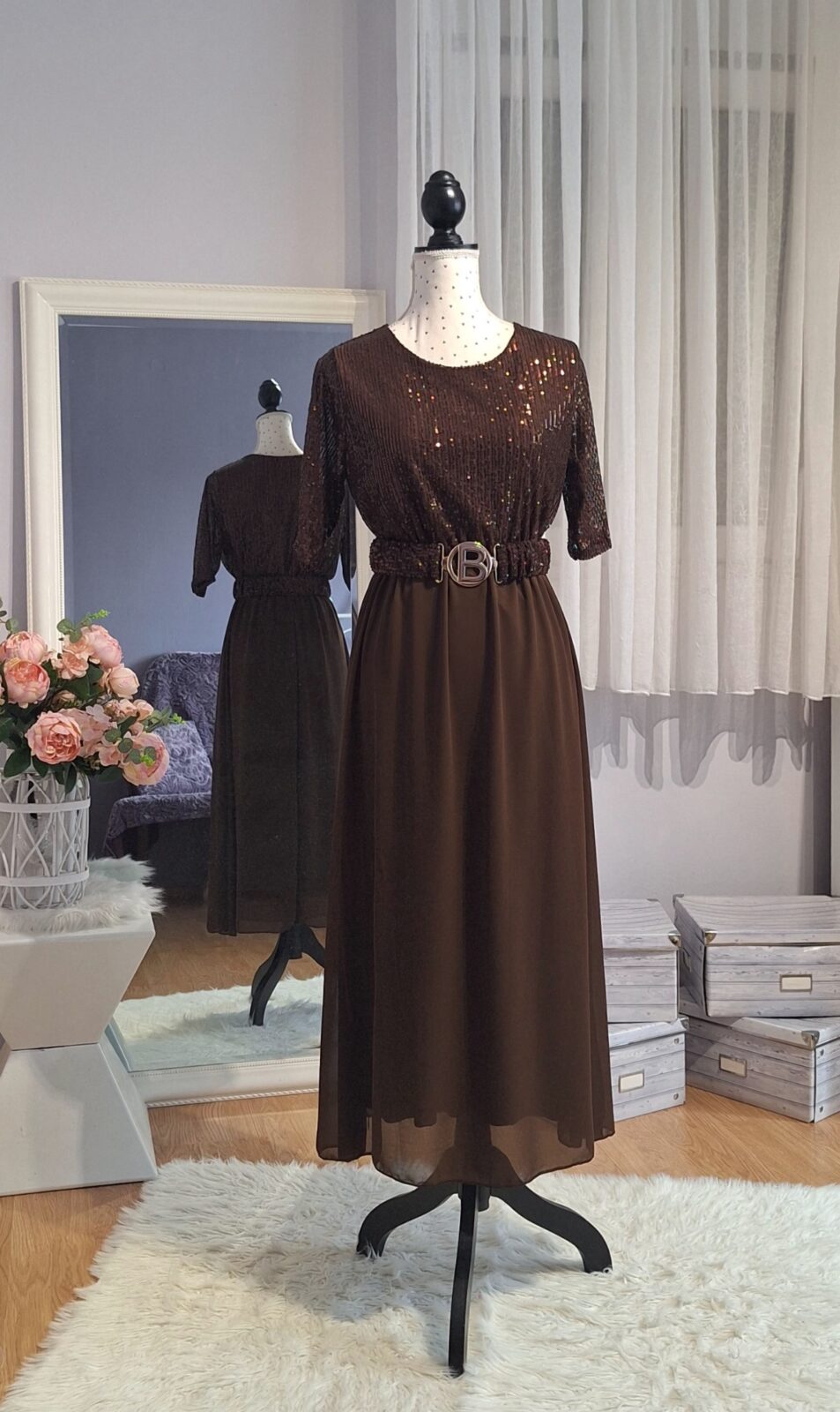 338. Haljina midi smeđa sa šljok., uni L-3XL, MPC 39,00 €, grudi 100-125 cm, 10 cm ispod grudi 90-115 cm, duljina 126 cm, Haljina midi smeđe boje sa šljokicama