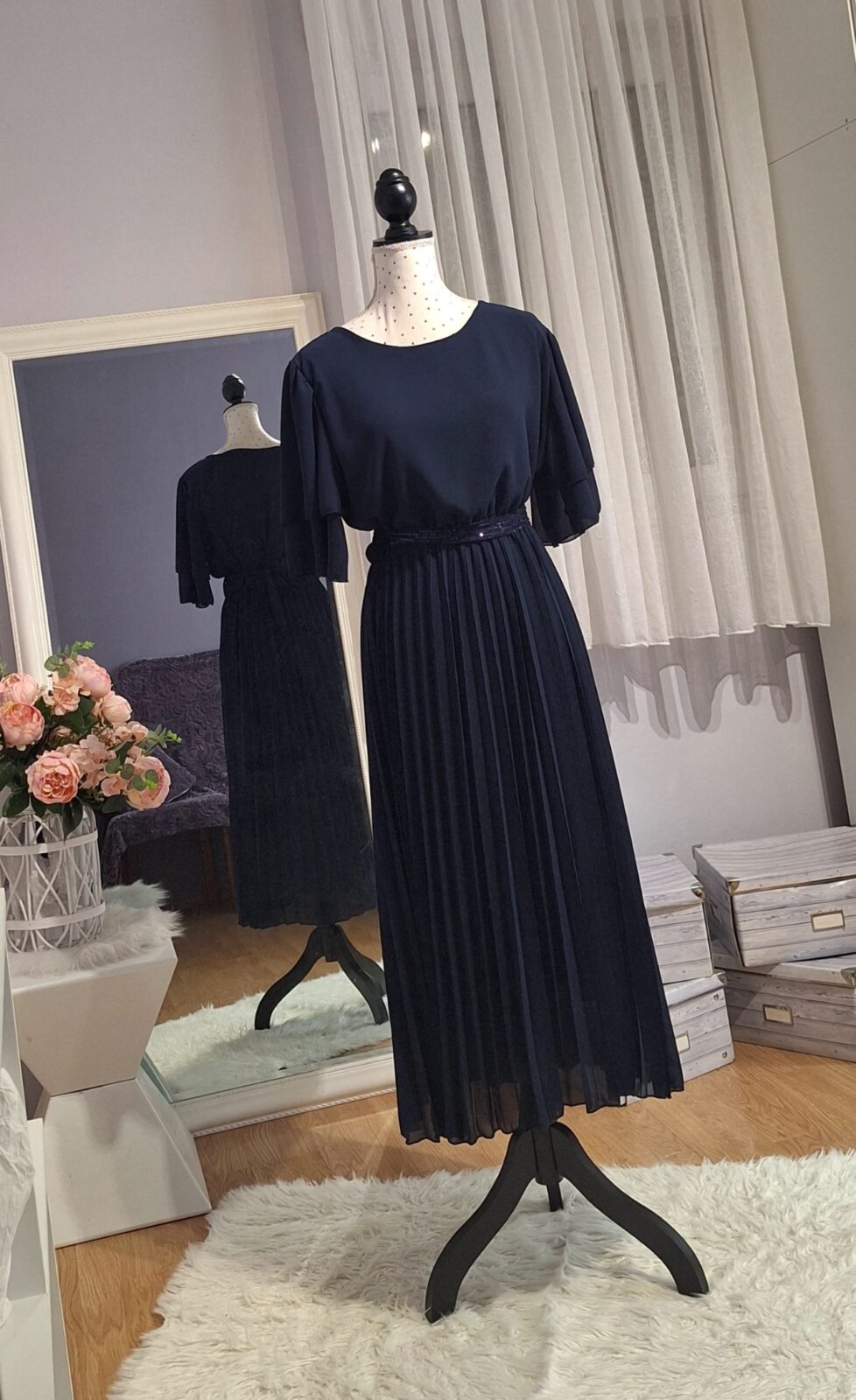 339. Haljina midi tamno plava plisirana, uni L-2XL, MPC 38,00 €,
