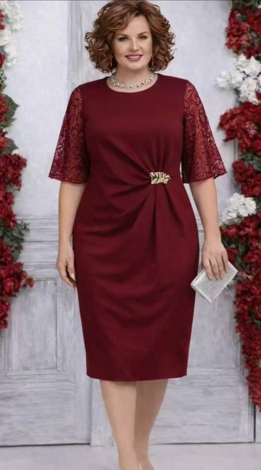383. haljina kratka bordo, uni L-3XL, MPC 29,00 € grudi 100-120 cm, struk 90-105 cm, bokovi do 130 cm, duljina 115 cm Haljina kratka bordo boje sa čipkom