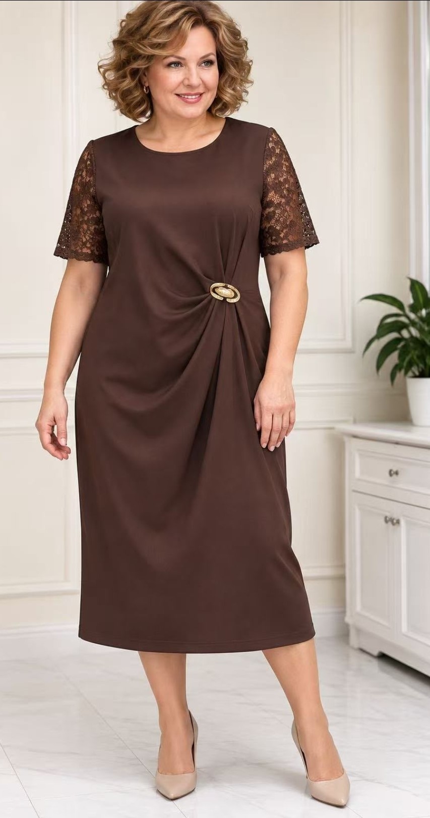 383. haljina kratka smeđa, uni L-3XL, MPC 29,00 € grudi 100-120 cm, struk 90-105 cm, bokovi do 130 cm, duljina 115 cm Haljina kratka smeđe boje sa čipkom