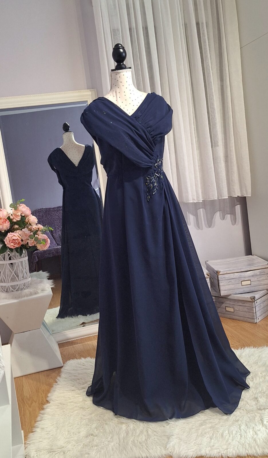 446. Haljina duga tamno plava, vel. 2XL-3XL, MPC 84,00 €,