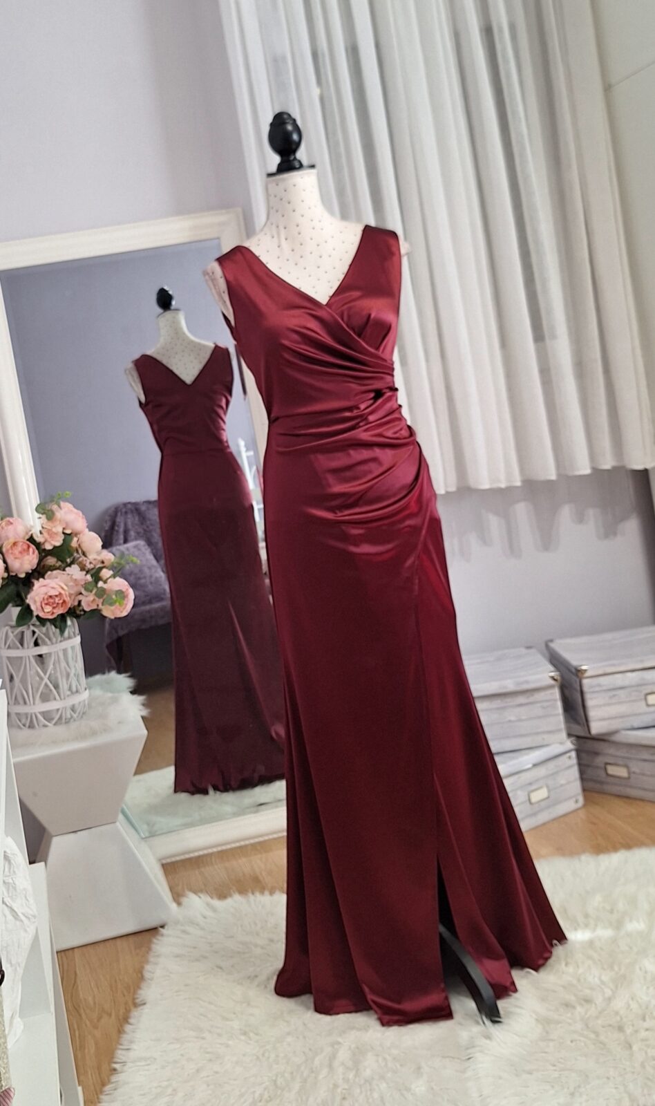 503. Haljina duga bordo boje sa rasporkom, uni L-2XL, MPC 49,00 €,
